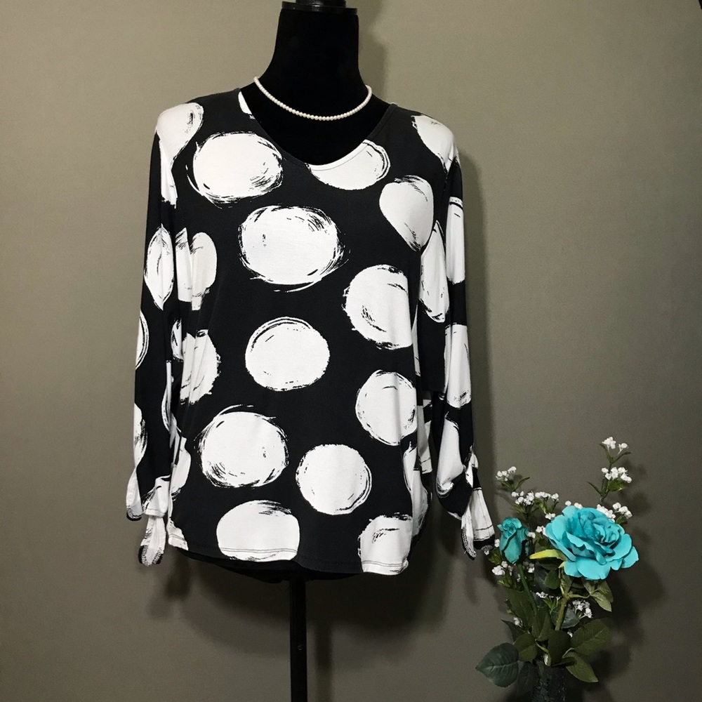 🌸 Thomas & Olivia Black/White Dot Open Sleeve Top